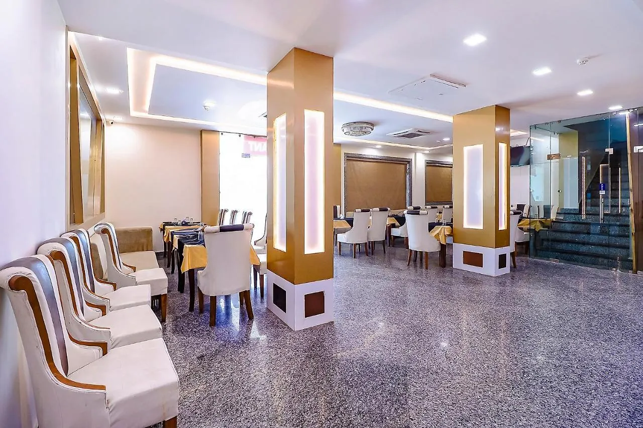 Hotel Fabhotel Swess Grand Agra