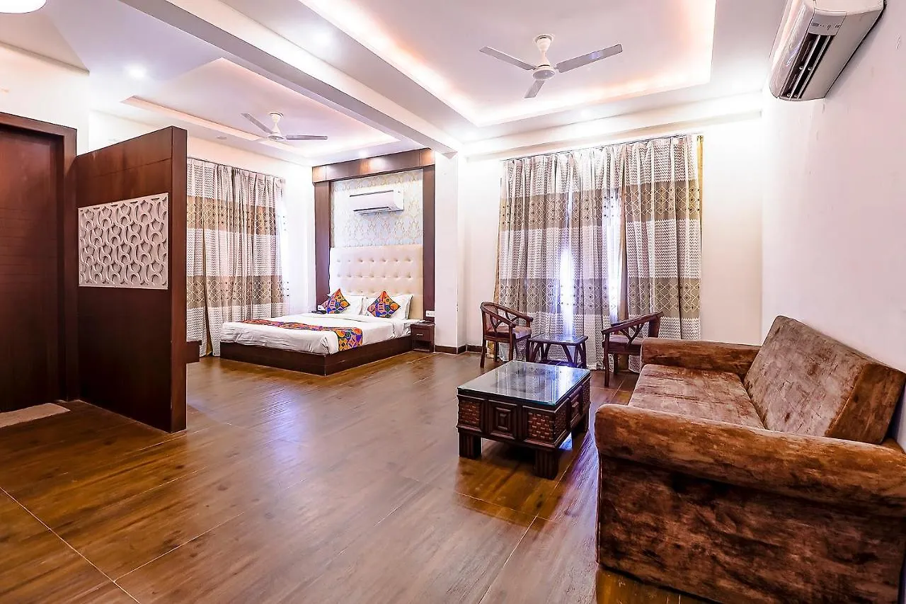 *** Hotel Fabhotel Swess Grand Agra  India